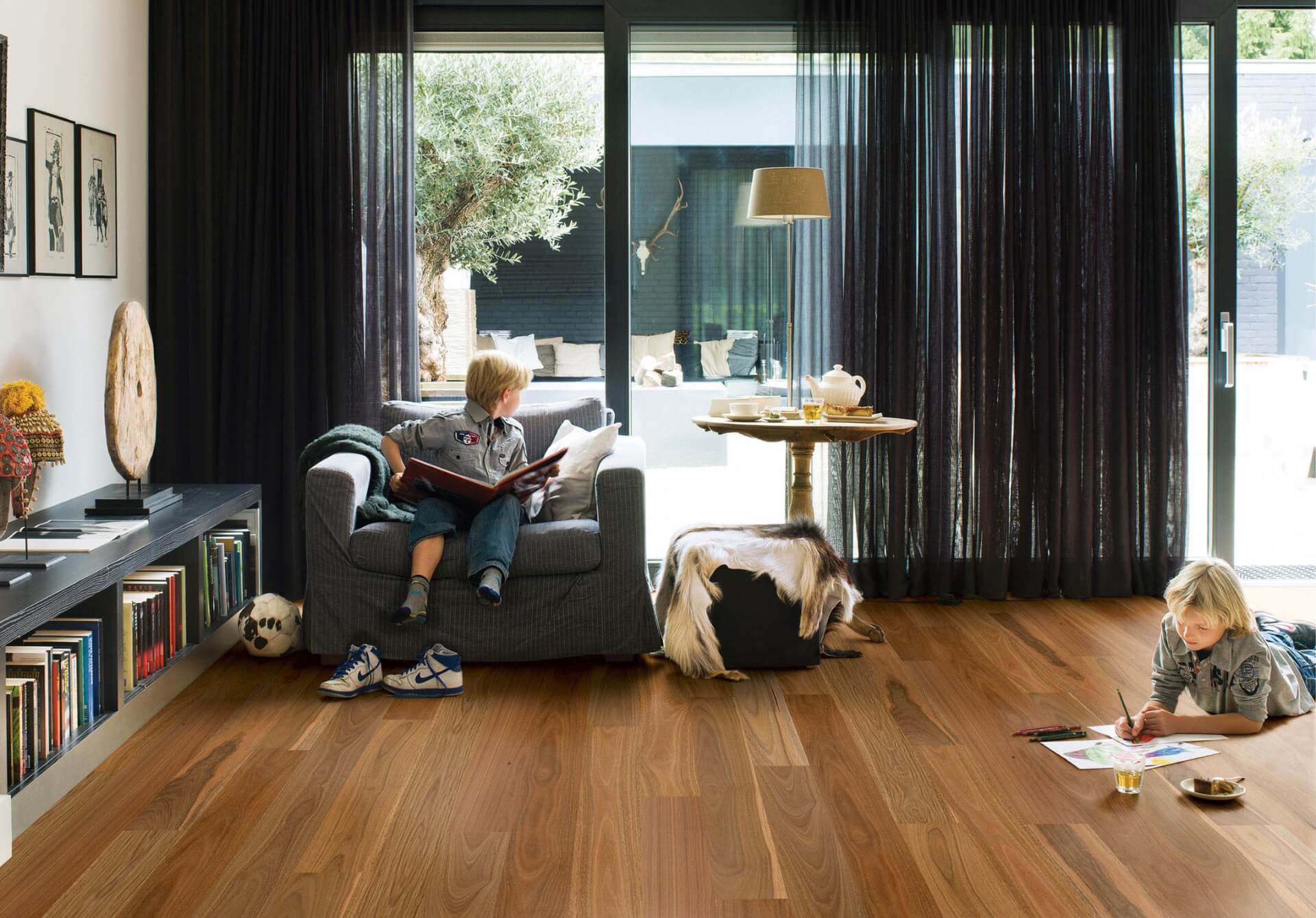 readyflor-1-strip-roomscene-spotted-gum.jpg