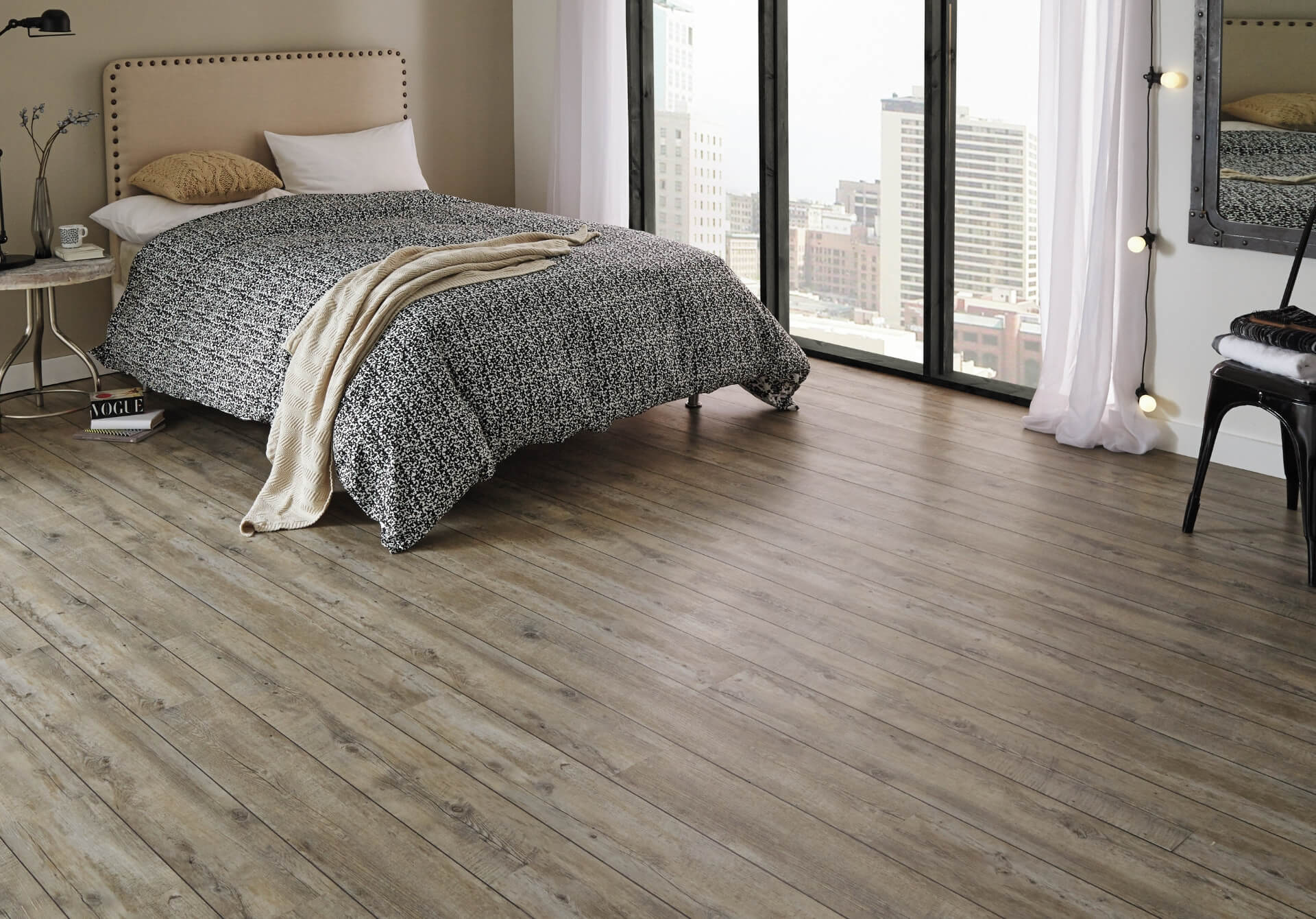 van-gogh-glue-roomscene-distressed-oak.jpg