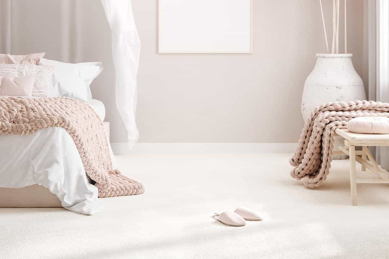 Neutral bedroom with soft, light-coloured carpet flooring.